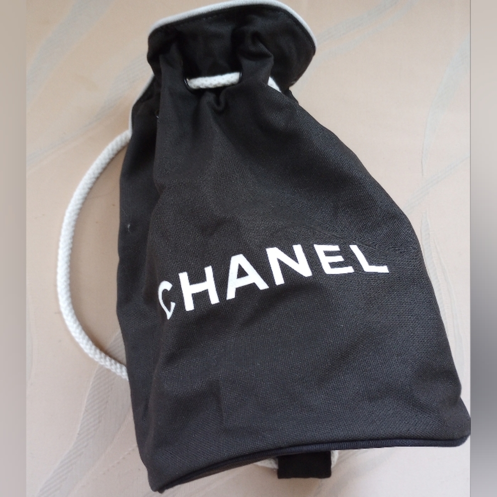 Chanel Bucket Backpack - image 3